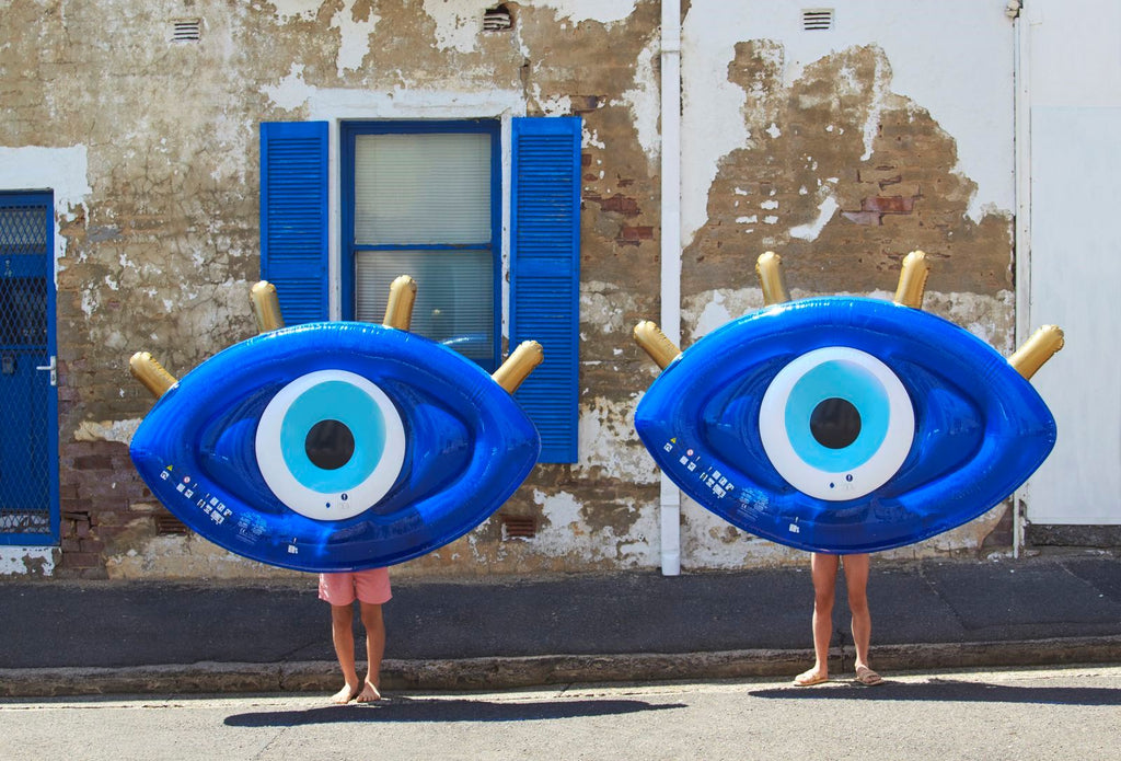 Sunnylife - Luxe luchtbed 'Greek Eye' (Blauw)