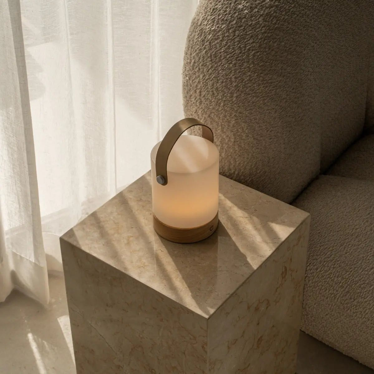 Tavellio-Amsterdam - Avery lichtbruin oplaadbare houten tafellamp – draadloos en dimbaar met leren band