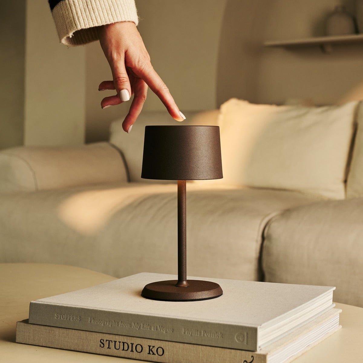 Tavellio-Amsterdam - David Mocha Brown oplaadbare tafellamp 2 in 1 met verstelbare hoogte - dimpelbaar en draadloos met 120 uur batterij