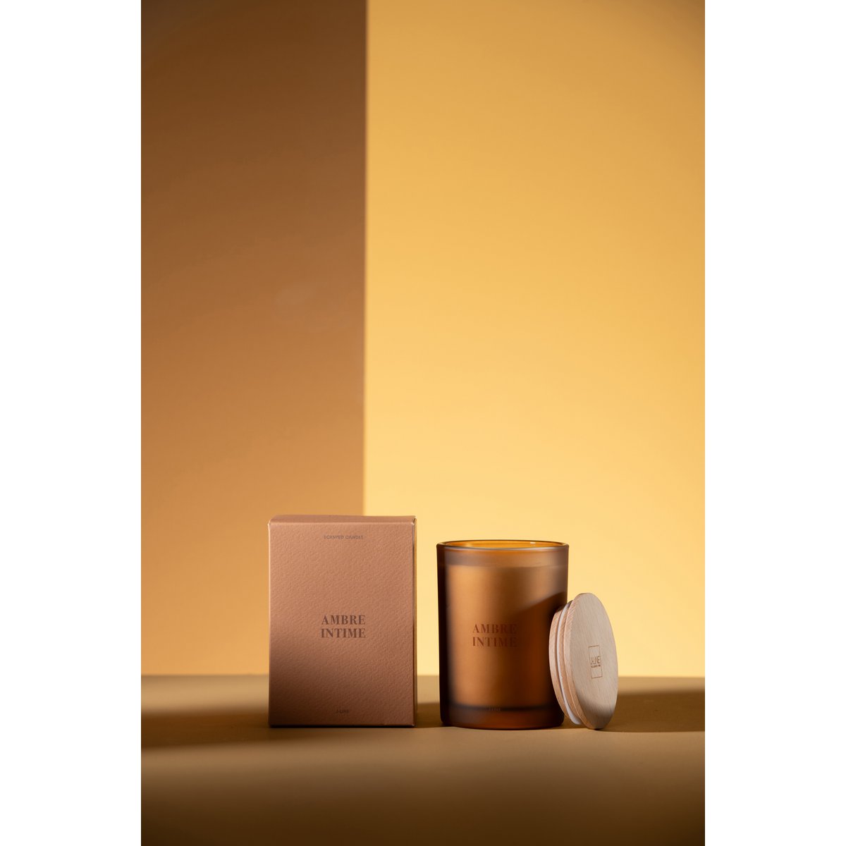 J-Line - Bougie parfumée Accords Essentiels - Ambre Intime - Ocre