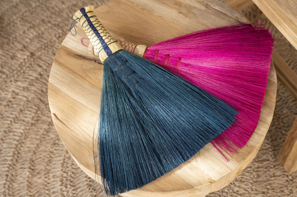 Bazar Bizar - Balayeuse à main 'Sweeping' (Turquoise)