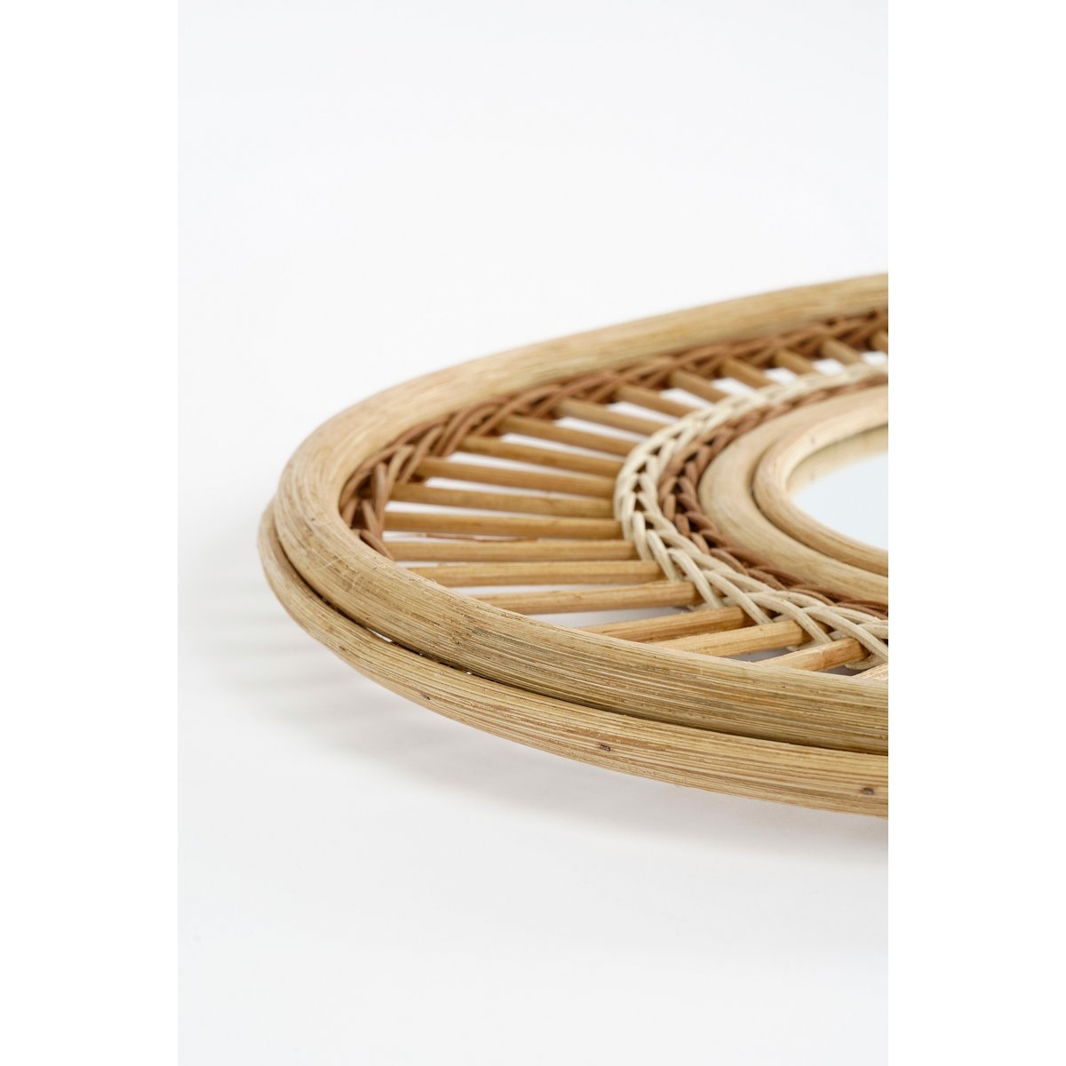 Mica Decorations - Oval Wandspiegel - L59 x B40 x H3 cm - Rotan - Lichtbruin