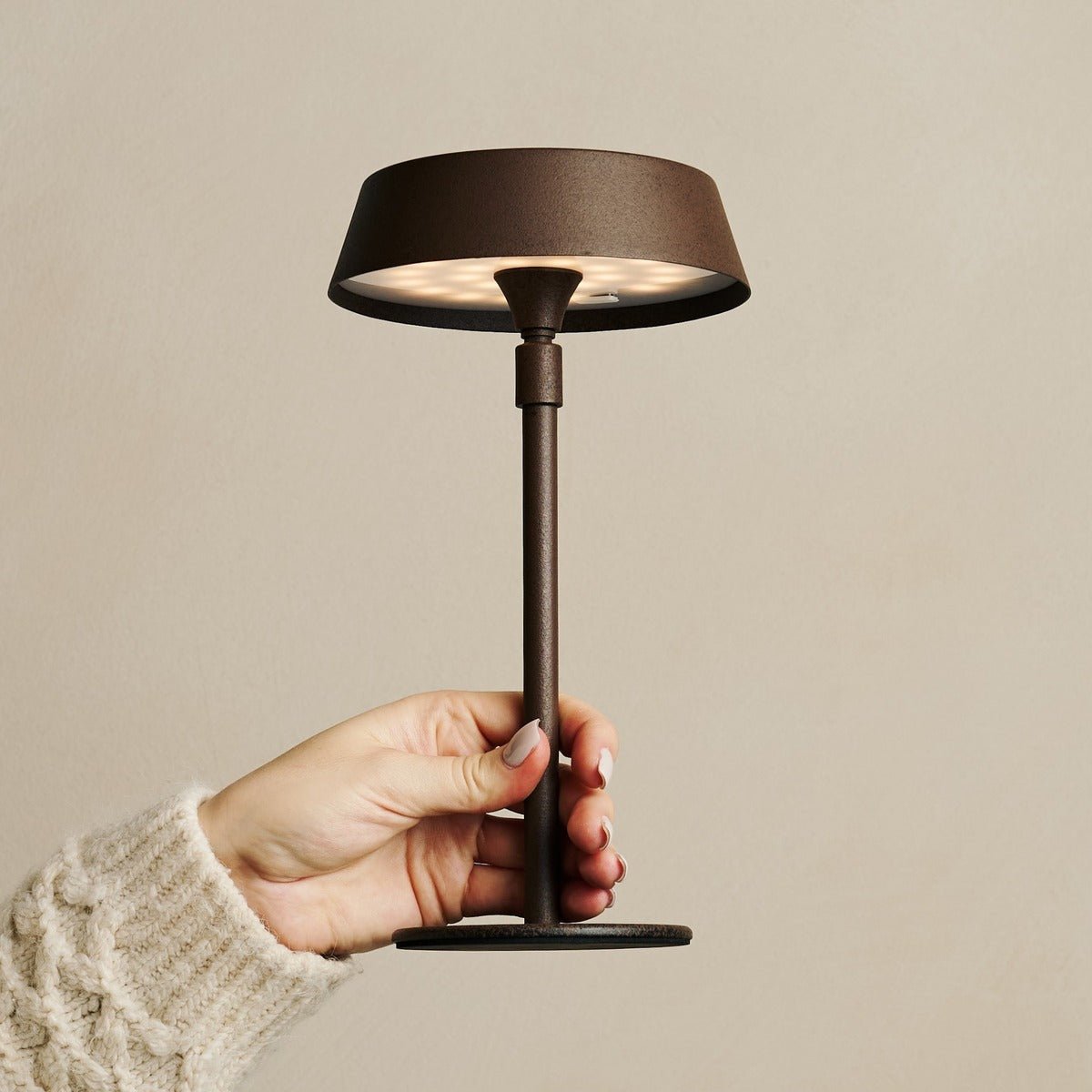 Tavellio-Amsterdam - Luca Mocha Brown - USB -oplaadbare lamp L Minimalistisch, speels en dimpelbaar