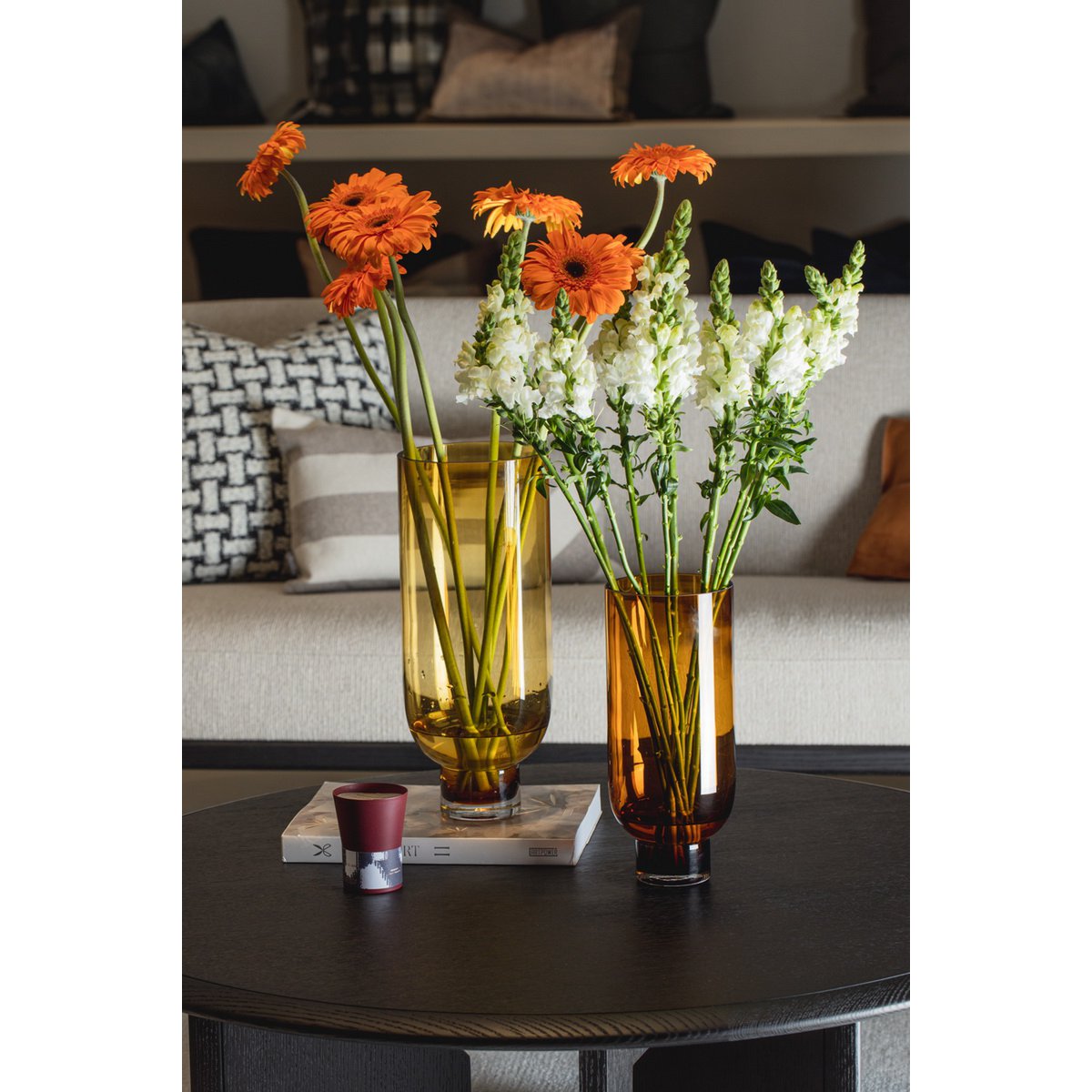 Element Accessories - Sobere moderne glazen vaas, cilindrische vorm op een stevige voet, warm donkeroranje, OMAHA14AM